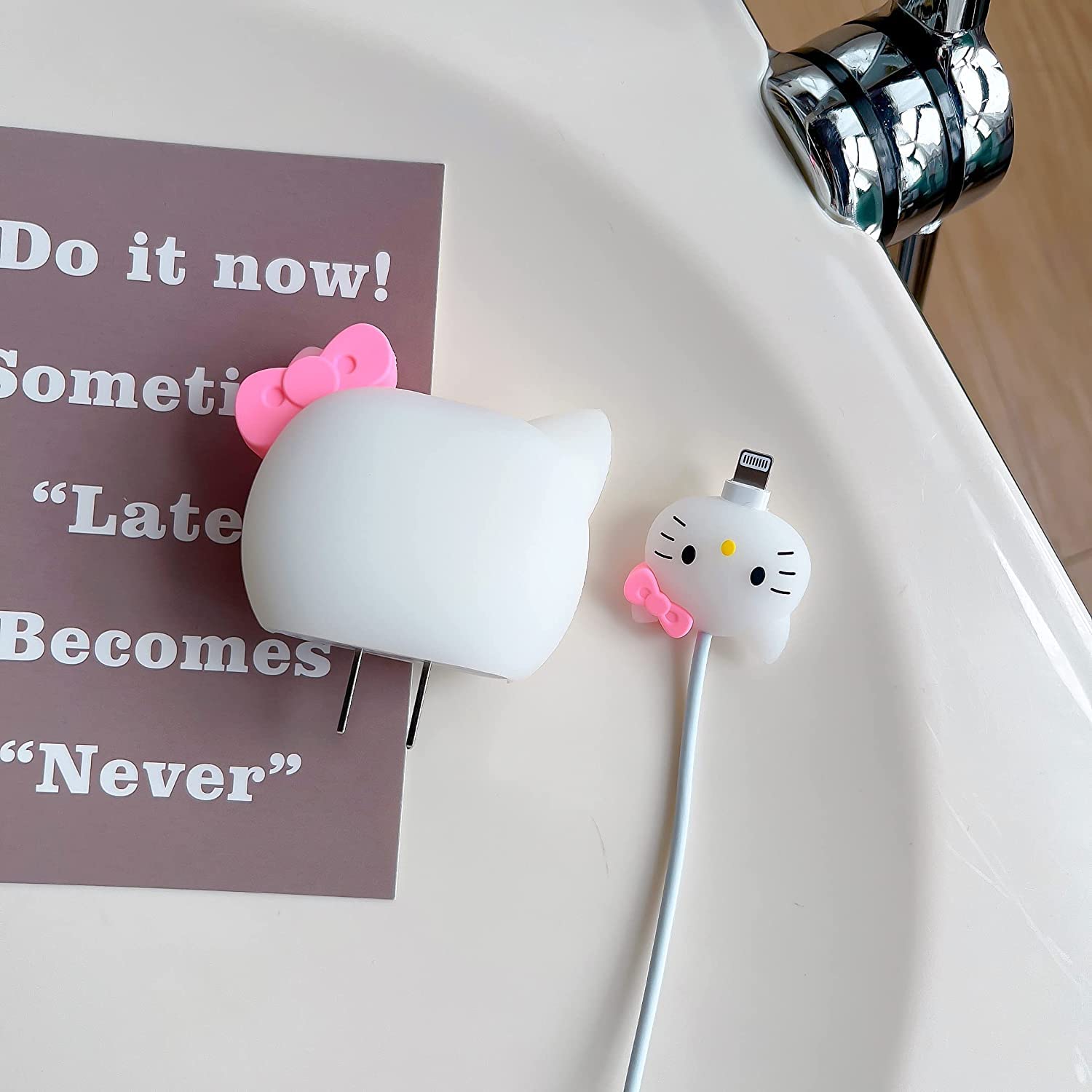 Iphone Charger Case Cover - Cute Kitty - 4 Piece Set (With Wire Protector)