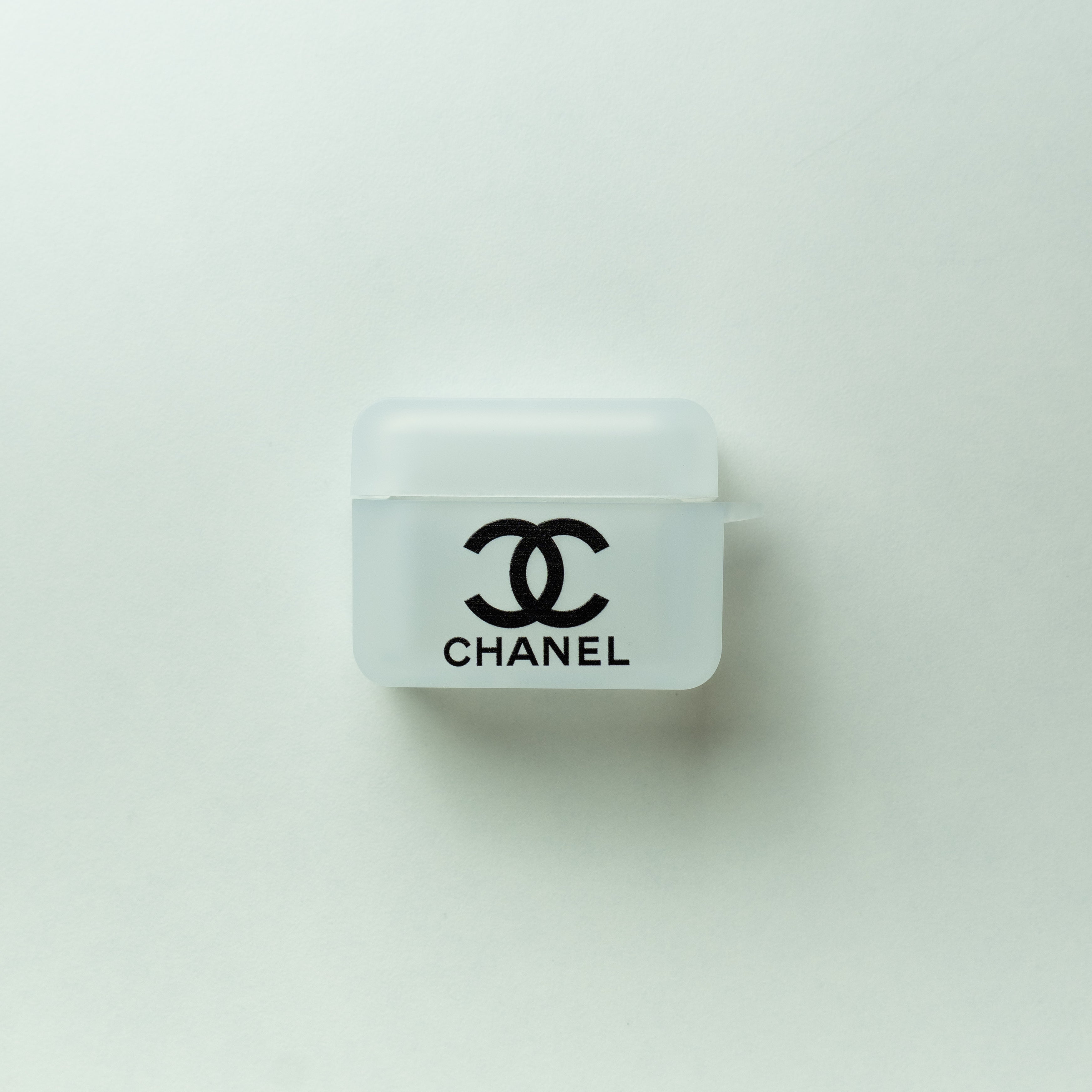 Airpods Pro 2 Case - Eggshell Protective Cover with Clip